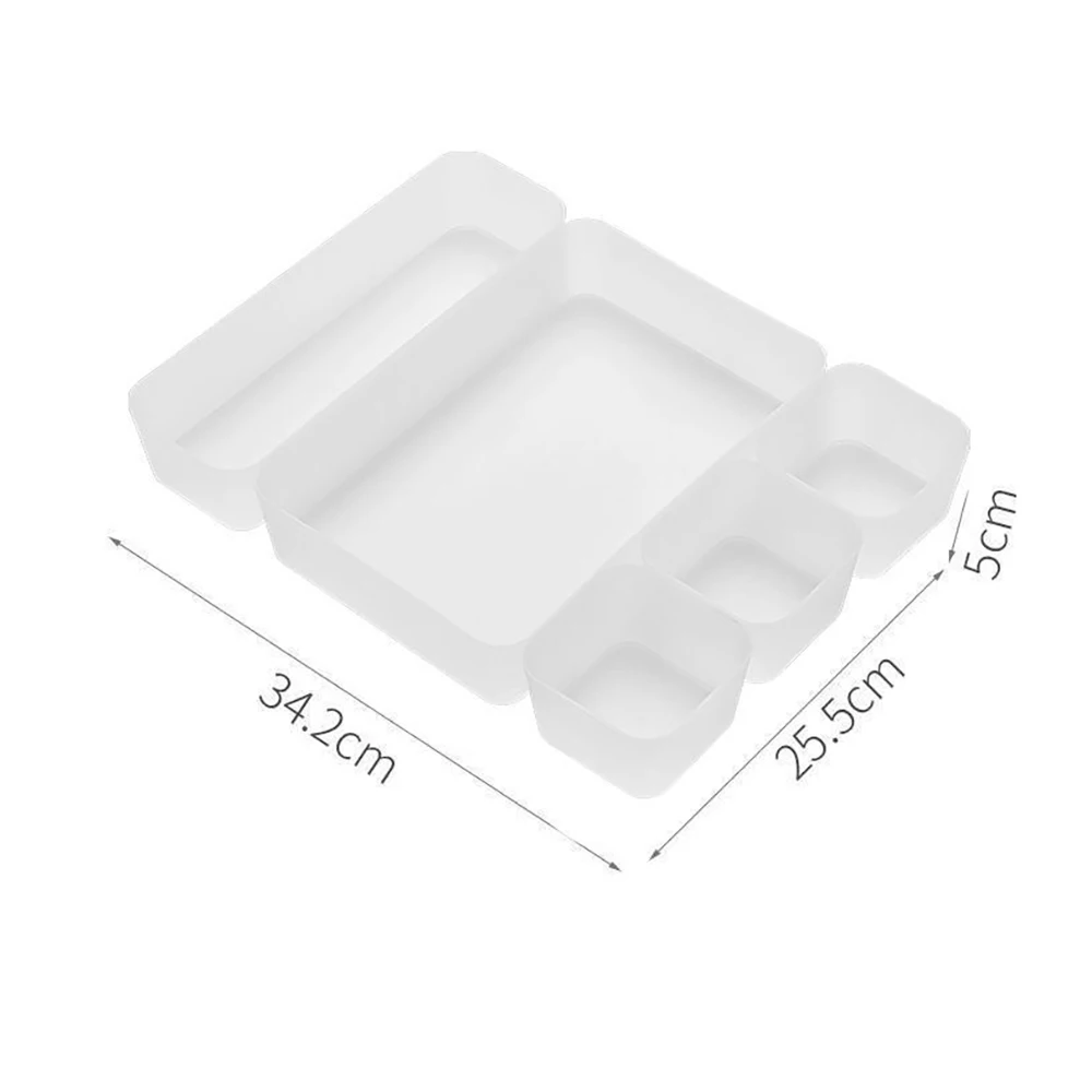 Organizer zawierający różnorodne artykuły papiernicze