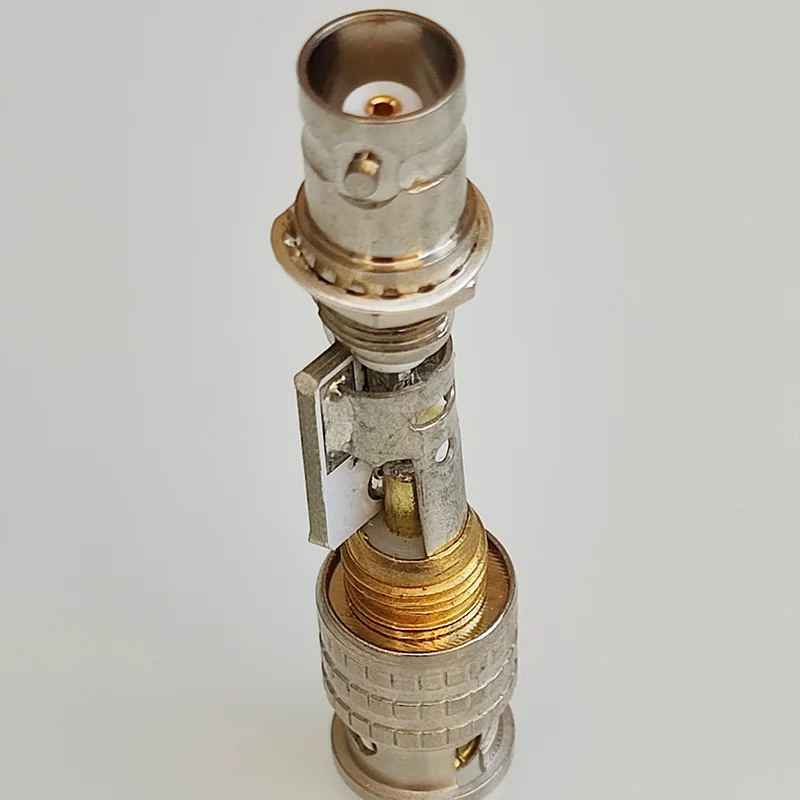DIY attenuator oscilloscope accessory attenuates voltage signals 4