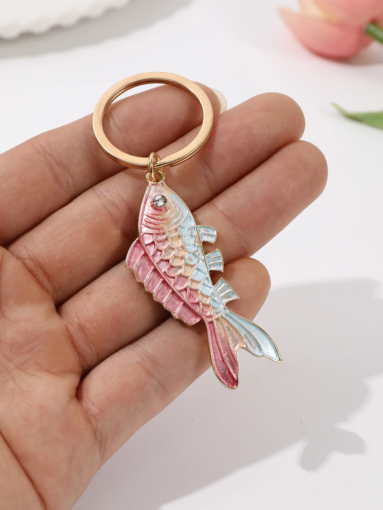1 adet moda Metal şans renkli balık anahtarlık yaratıcı şanslı Koi araba çanta kolye asılı aksesuar en iyi arkadaşın hediyesi