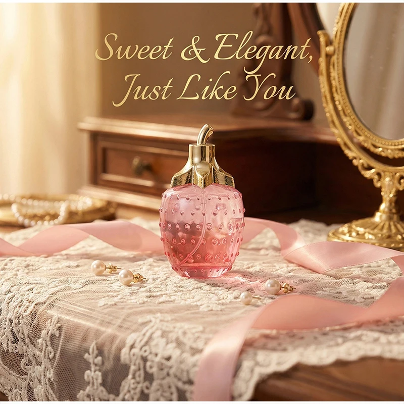 Perfume feminino de morango com notas frescas de limão, rosa, jasmim, cedro e âmbar. Uma fragrância doce, delicada e charmosa, perfeita para encontros românticos._voghion.com