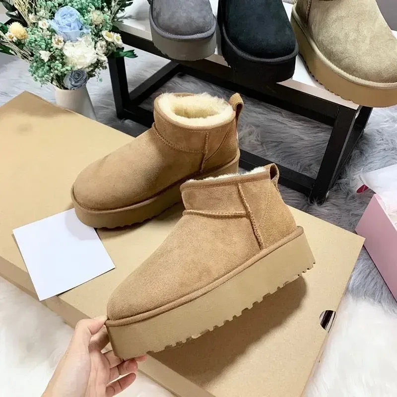Bottes de neige classiques à plateforme ultra haute 2027, en cuir, daim et laine, confortables, pantoufles d'hiver en fourrure pour femmes K98 34-53 SeziS UggS 1 Bottes de neige classiques à plateforme ultra haute 2027, en cuir, daim et laine, confortables, pantoufles d'hiver en fourrure pour femmes K98 34-53 SeziS UggS 1