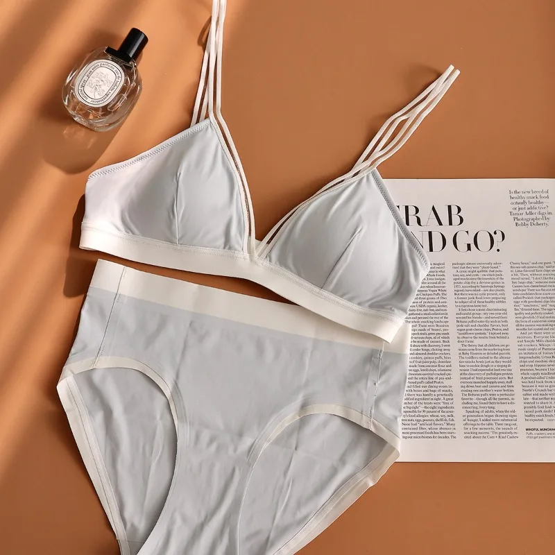 Contrast Colour Triangle Bra Seamless French Style Wireless Bralette_voghion.com