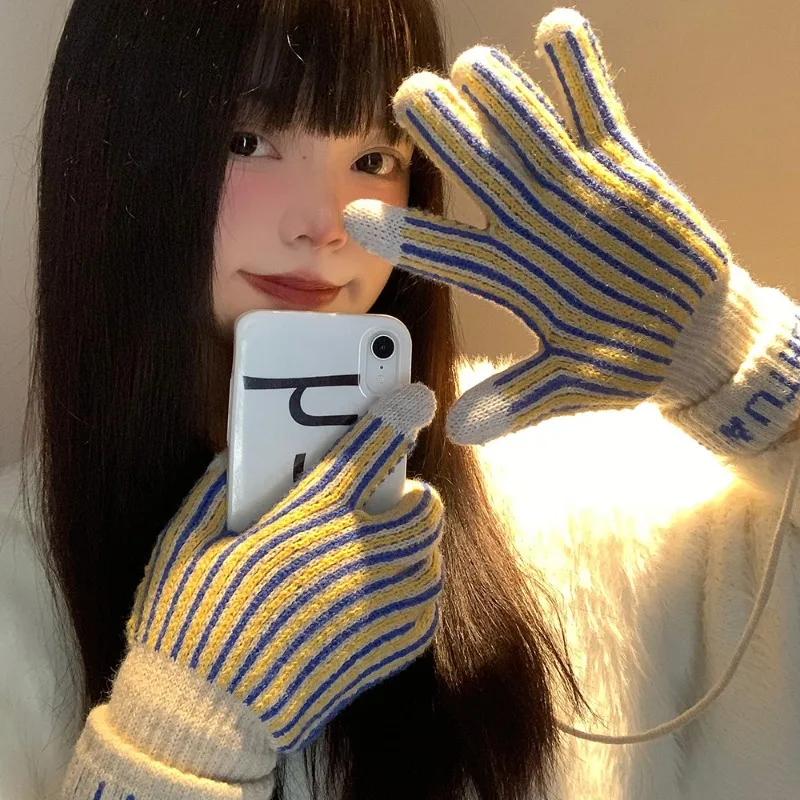 Winter Velvet Thickened Student Cycling Anti Cold Retro Striped Knitted Yarn Women's Gloves  Convenient  and  Practical