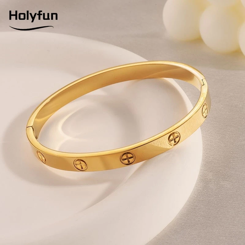 European and American stainless steel cross pattern bracelet, grand and luxurious, trendy and personalized design, simple and no 5