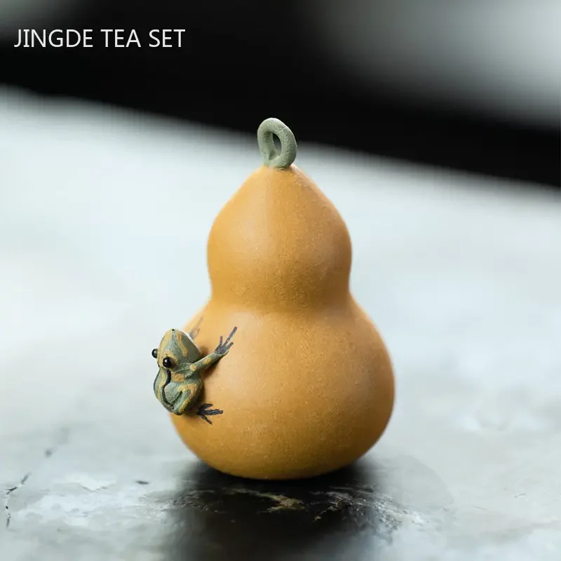 Creative Yixing Purple Clay Tea Pet Gourd Frog Small Ornaments Tea Set Sculpture Decorations Desktop Decorative Handmade Crafts