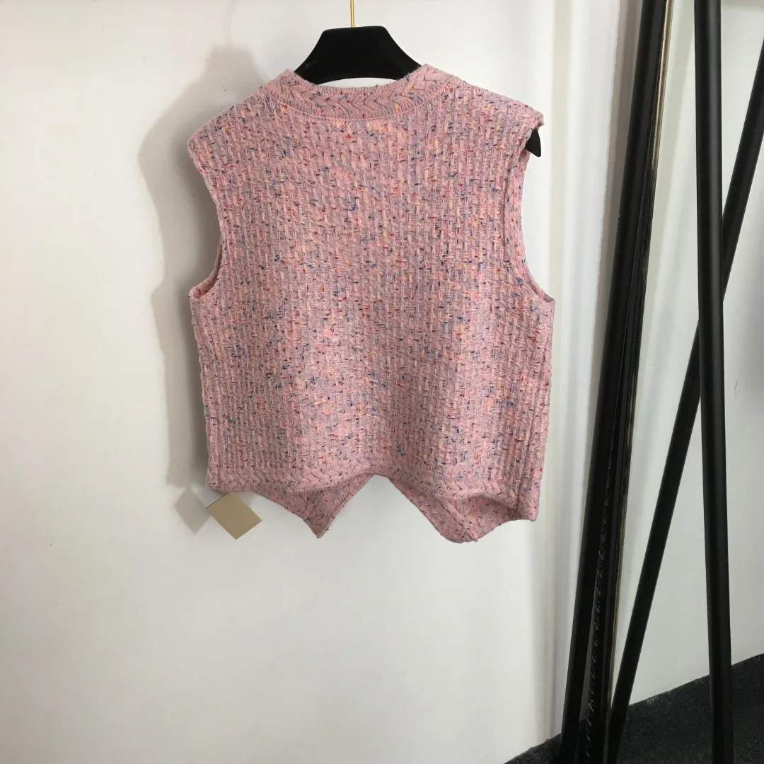 

2023 Early Autumn New Style Women's Style V-neck Embroidered Vest Top