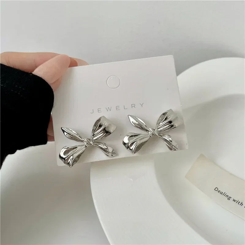 Korean Simple Metal Bow Clip Earrings No Piercing  Female Concise Trendy Silver Color Bowknot Ear Clip Earrings No Hole Women