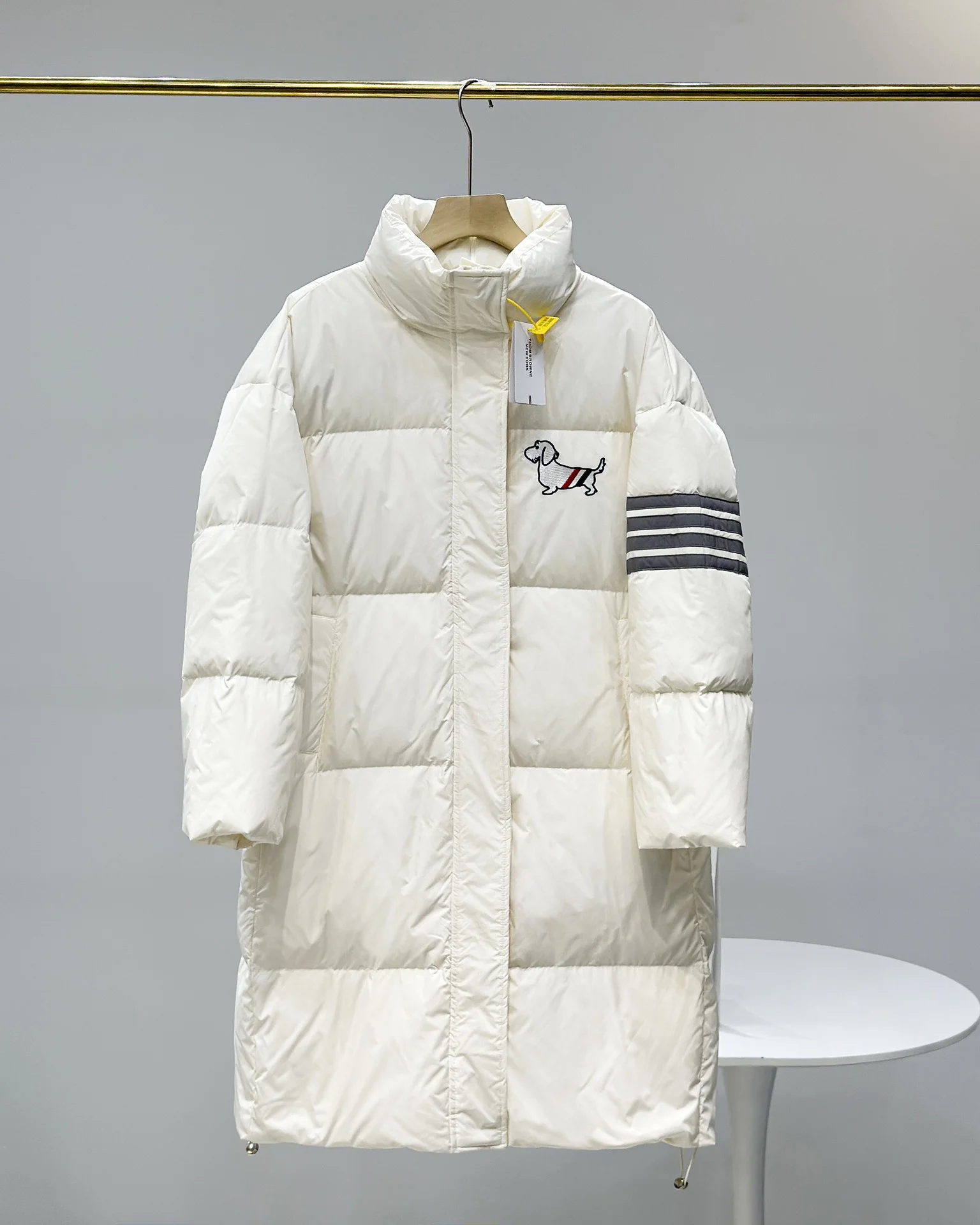 

2024 Winter TTB Down Jacket Fashion Stand Collar Embroidery Dog Down Jacket High Quality Mid-Length White Duck Down Women Coat