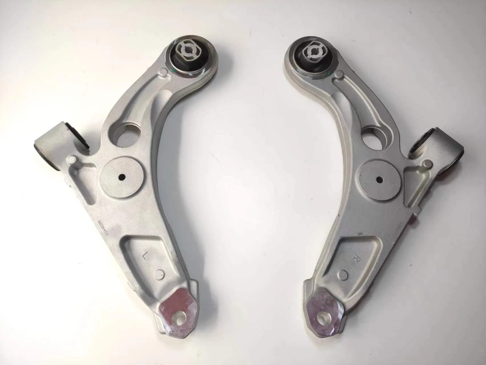 

1/2pc left/right 53446286 53446283 for Jeep Commander 2019-2020 Front axle lower control arm