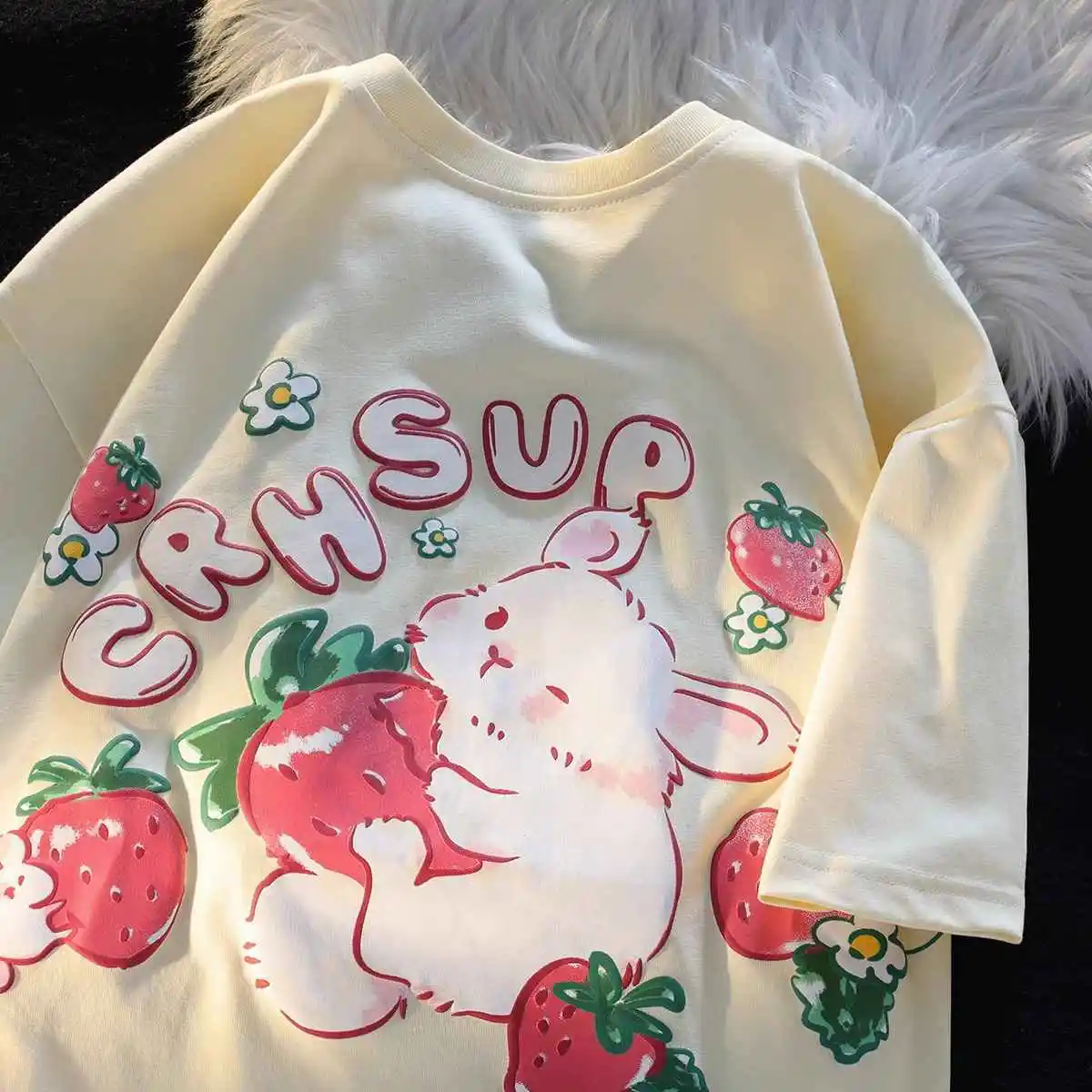 

Cotton Strawberry Rabbit Print Short Sleeve T-shirt for WomenIns Fashion 2023 Summer New Oversize Dropping Feel Lazy Cover Top