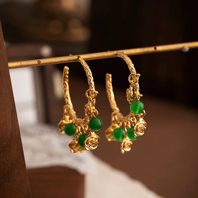 Light luxury vintage golden circle flower earrings for women