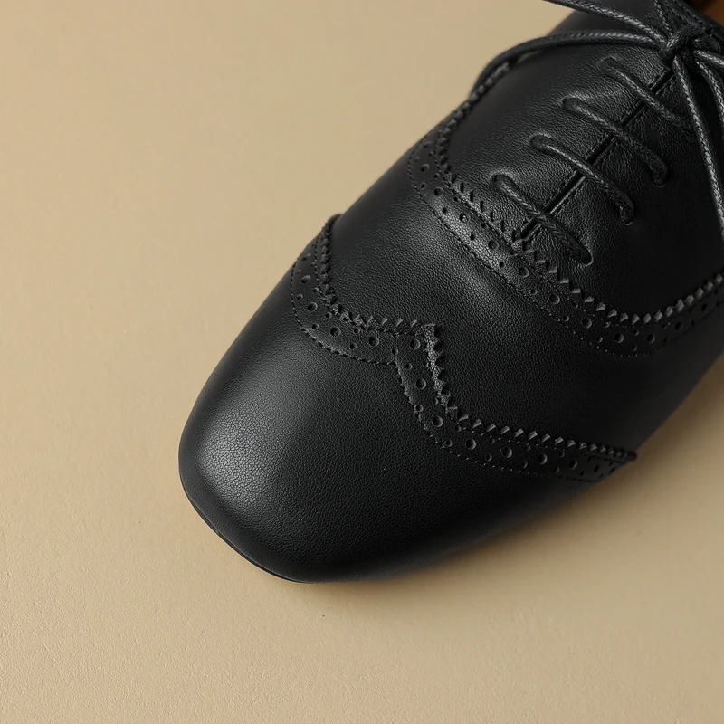 Women's New Spring and Autumn Square Headed Genuine Leather Carved Lace up Customized Large Low Heel Blake Single Shoes