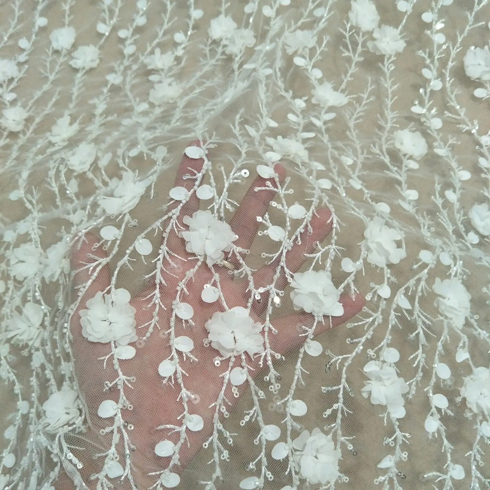 

Новинка 2023 г., нейлоновый материал с маленькими цветами, блестками и бусинами, ткань для свадебного платья, кружево, продается двором