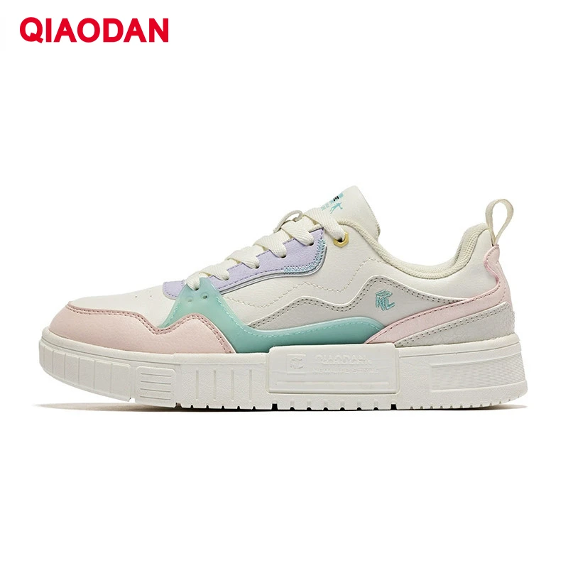 QIAODAN Sneakers Women 2023 Autumn New Commuter Casual Anti-Slippery Balanced Comfortable Skateboarding Shoes GM12230507