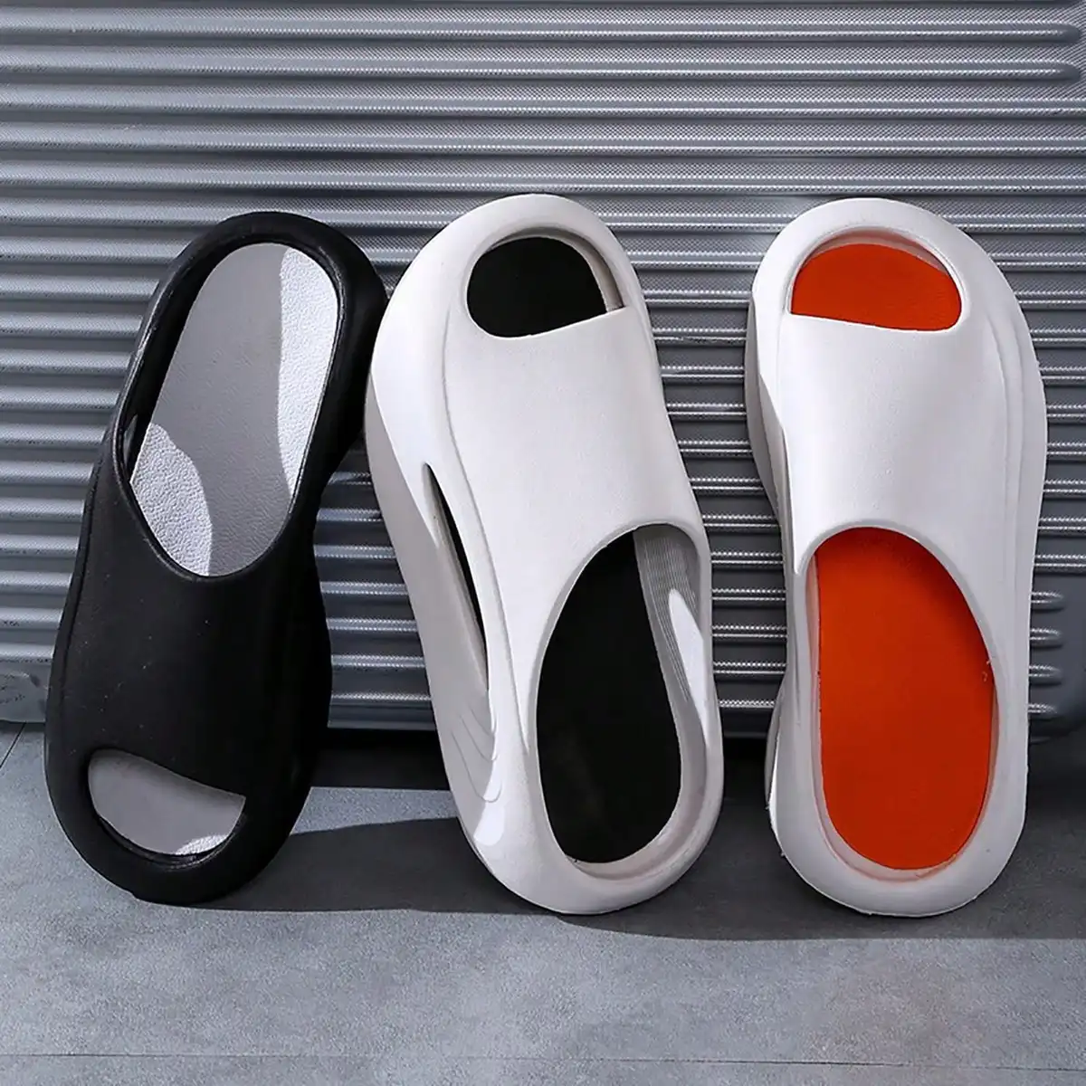 Summer Slippers for Men and Women Thick Bottom Eva Step on the Poop Feeling Outside Wear Non-slip Casual Bathroom Slippers — view 4