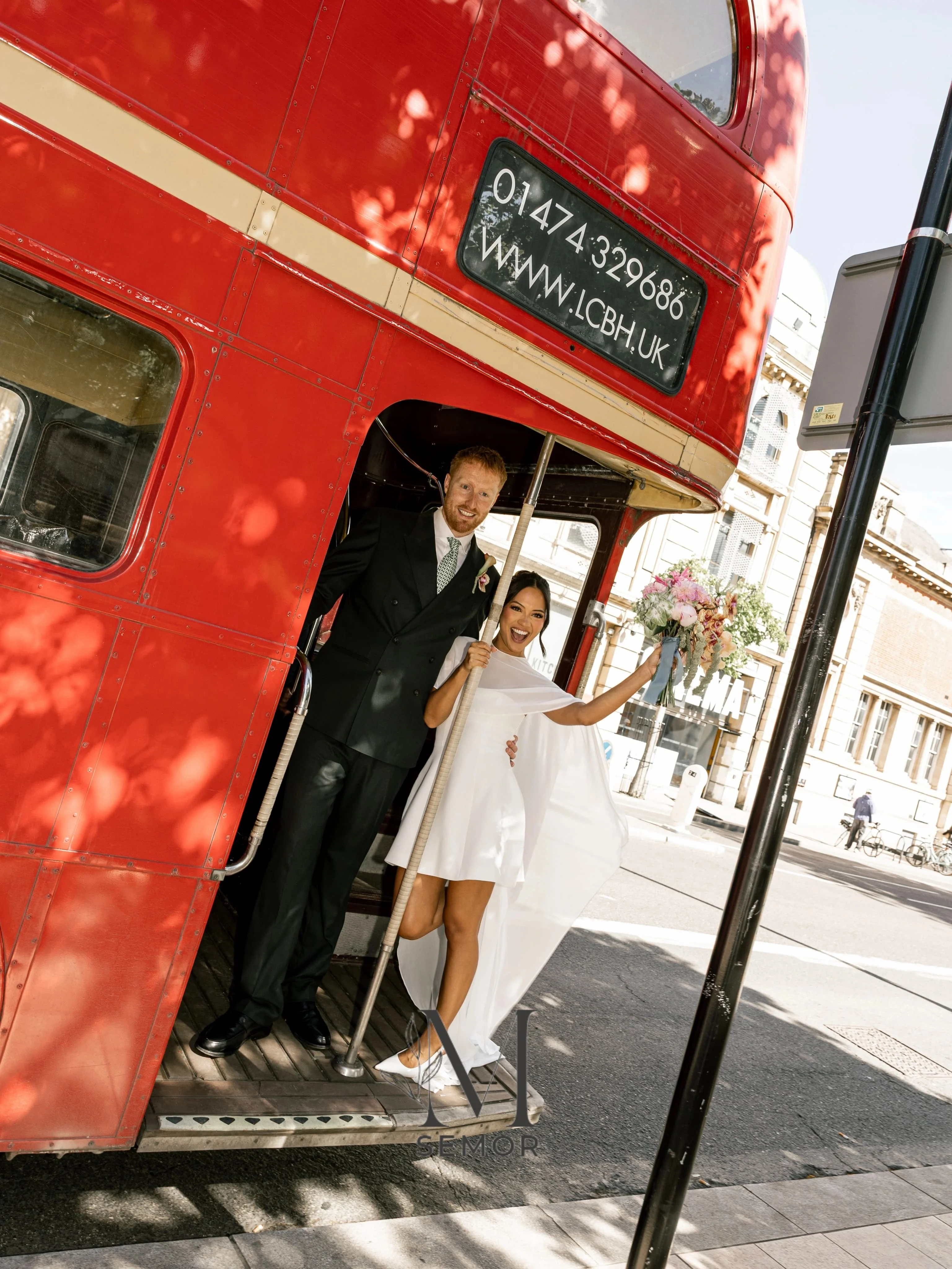 OLOEY Customized Off White Short Wedding Dress with Chiffon Shawl A-line Pleat Mini vestido de novia 2026 Elegant Bride Gown