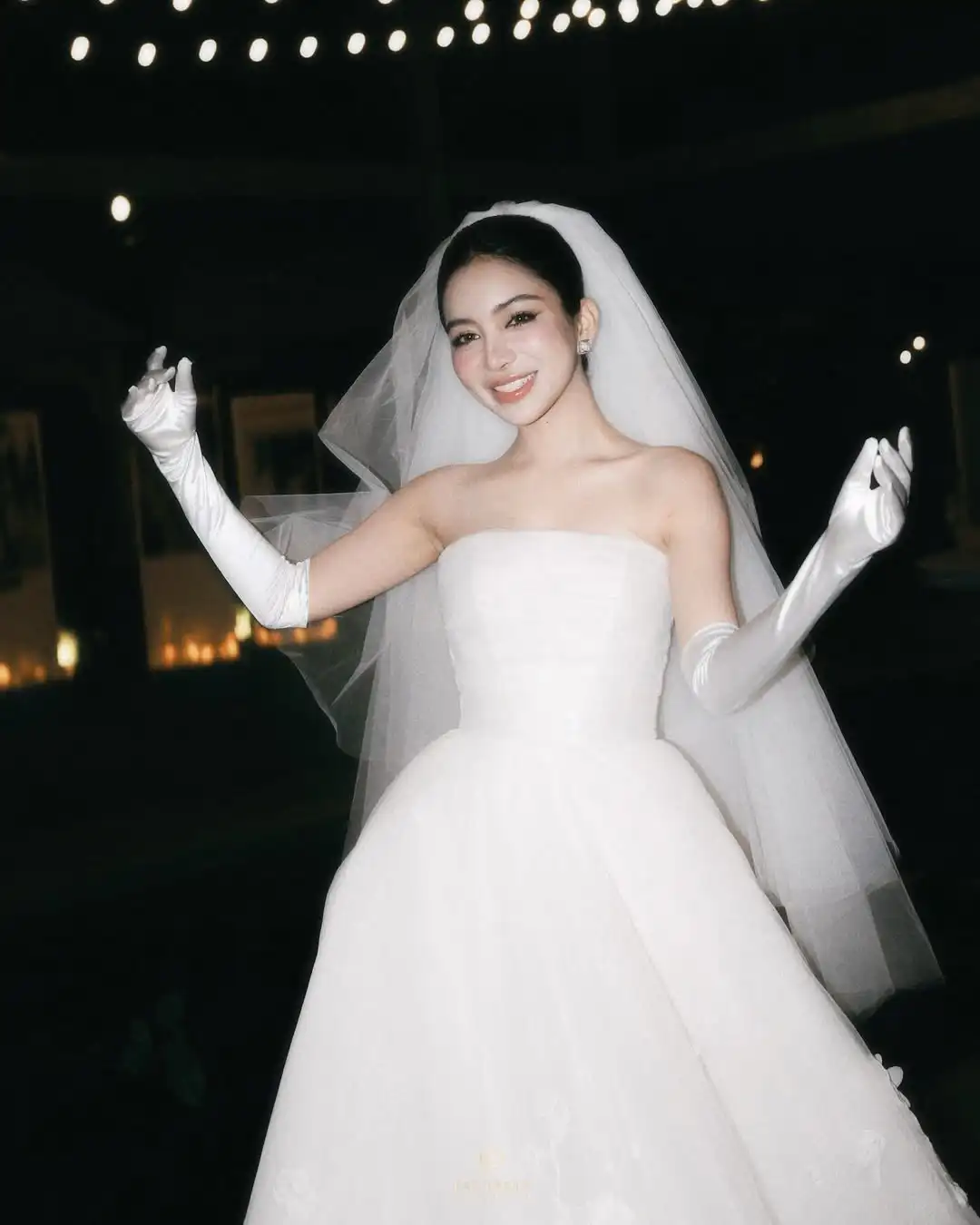 MD Elegant A-line Strapless Wedding Dresses Illusion Sleeveless Applique Bridal Gown Sweep Train Vestido De Noiva Customized 4