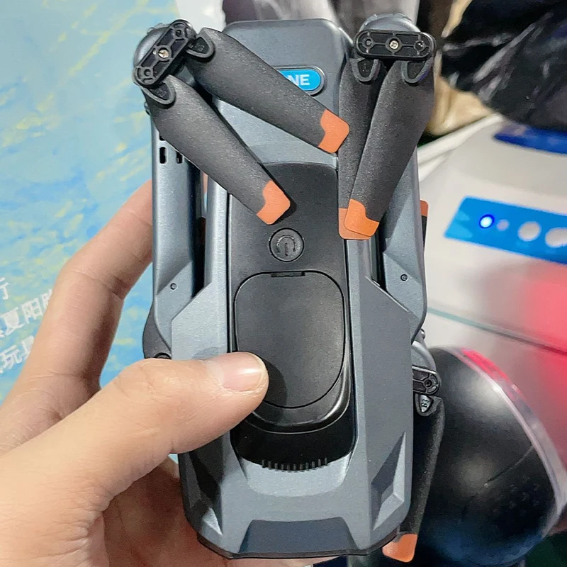 Vue rapprochée de la caméra HD du drone pliable, objectif net. Achetez Drone Pliable avec Caméra HD et GPS - Livraison Rapide.
