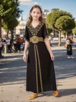 Jupe longue brodée traditionnelle noire pour fille : décoration à motif doré, design élégant à col en V 1