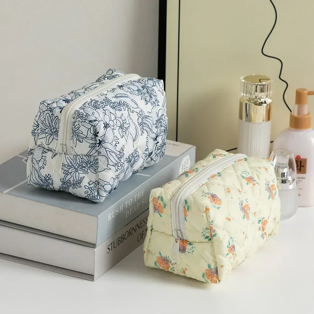 Storage Organizer Floral Puffy Quilted Makeup Bag Flower Printed Cosmetic Pouch Large Travel Cosmetic Bag Makeup Accessory 2