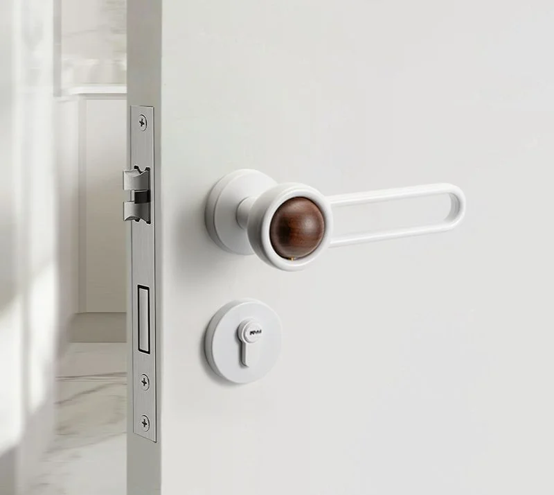 Description Picture 5 of item1 set of zinc alloy walnut wooden door lock Chinese minimalist home bedroom indoor silent handle lock with key included