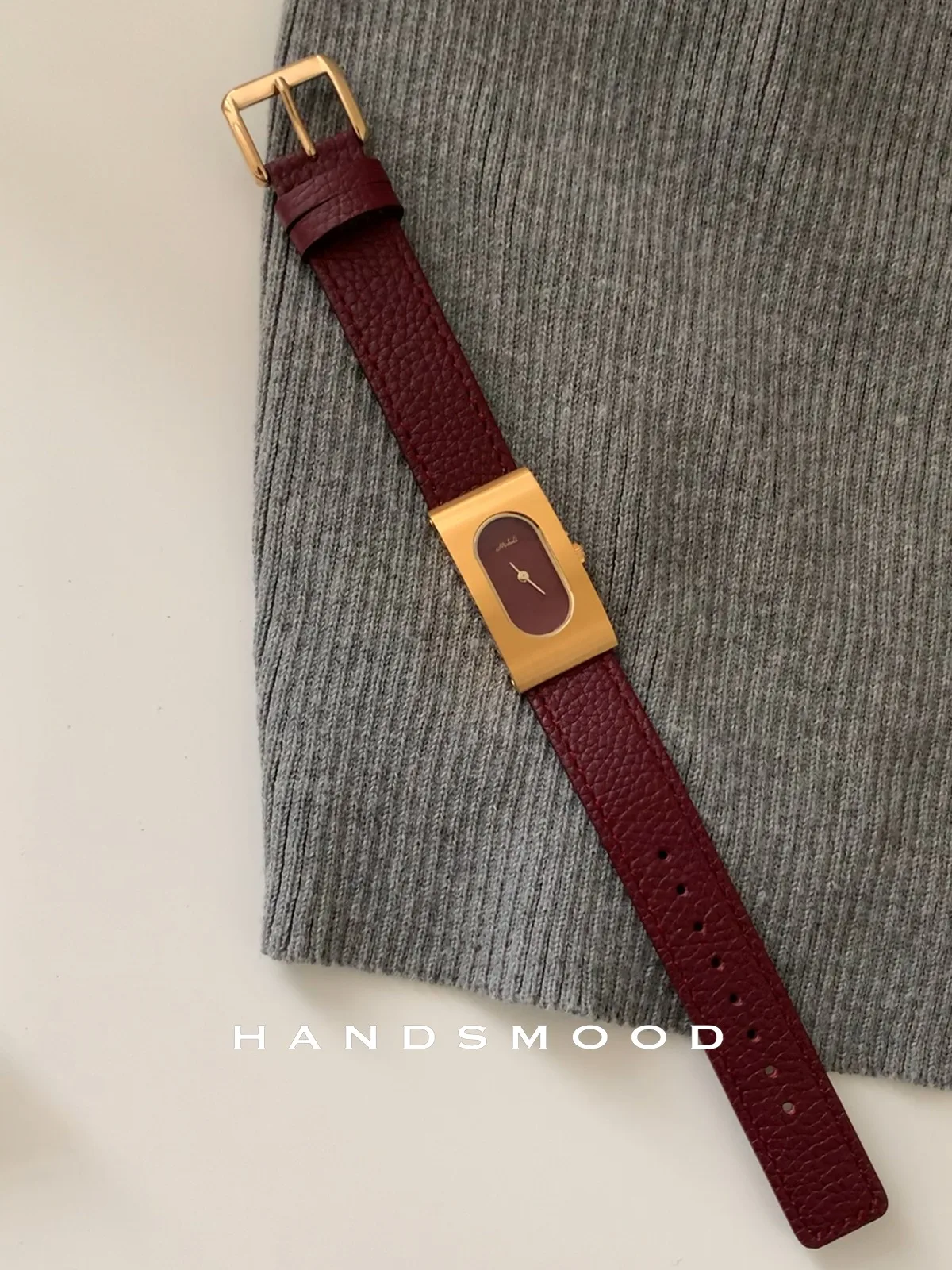 Genuine Leather 2025 New Women's Gift Red Retro Women's Watch Small Luxury Quartz Watch