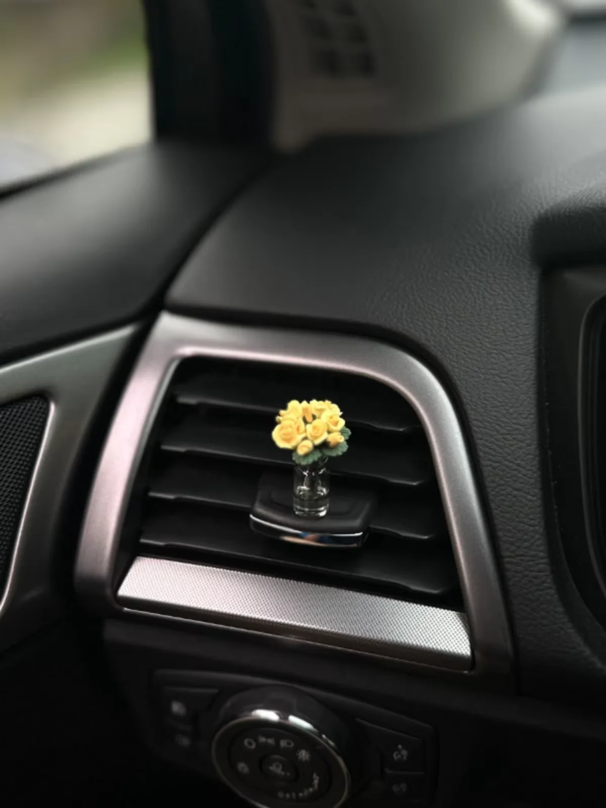 Simpatica decorazione interna per auto Mini vaso di girasole rosa Ornamenti decorativi per console centrale automatica per accessori regali per auto - Image 2