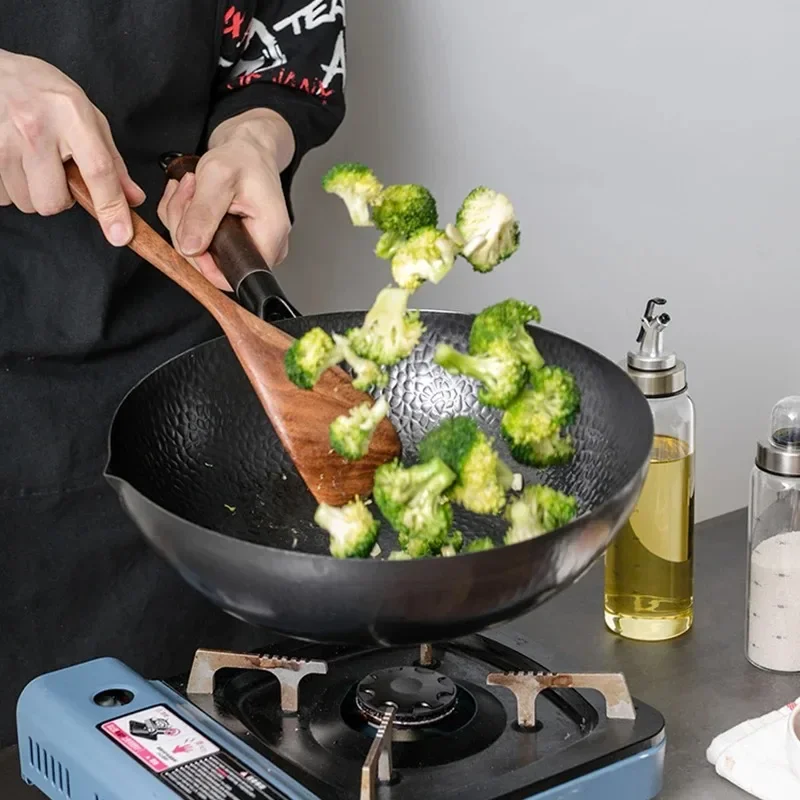 Cast Iron Wok Iron Wok 32cm Iron Wok Traditional Carbon Steel Wok Non-stick Woks Pan with Wood lid Kitchen Cookware for All Stoves