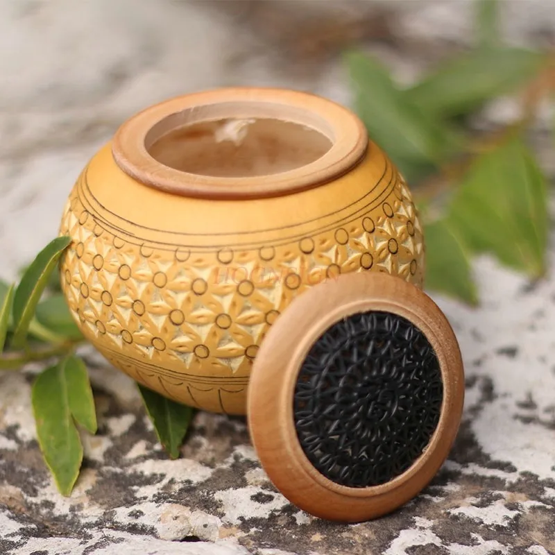 

A natural gourd home decoration called a grasshopper jar, a cricket cage, a cricket, a bamboo fly, a chirping insect