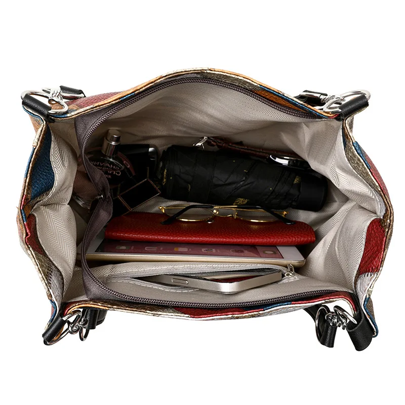 【SARTU】★LYV Tote padded bag☆2色☆韓国人気 SARTU】☆LYV Tote bag☆Black☆韓国人気 (SARTU/トートバッグ