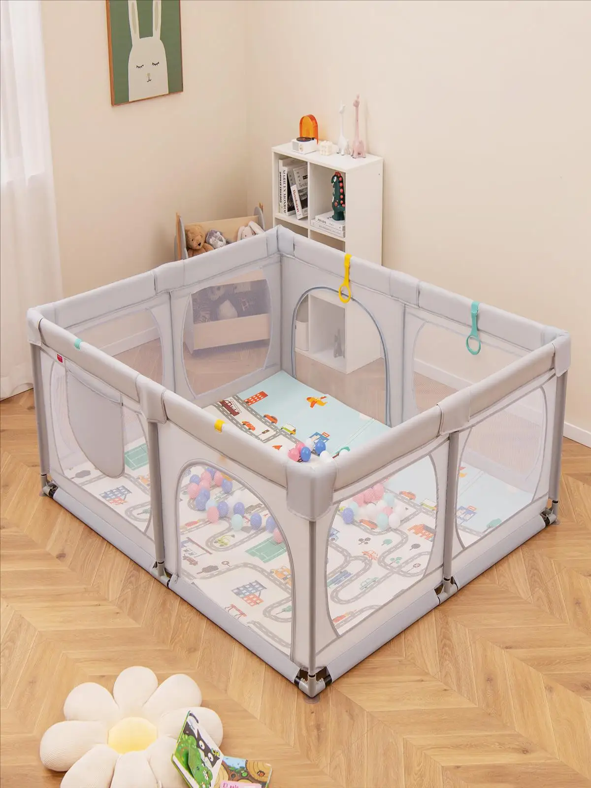Baby-Laufstall mit Matte, 189 x 158 cm großer Laufstall mit 4 Zugringen und 50 Ozeanbällen, sicheres Tor und atmungsaktivem Netz – Detail 1