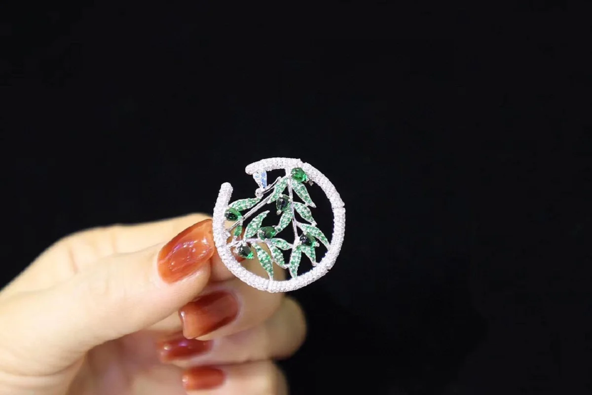 

Green Tie Bamboo Leaf Earrings Brooch 29mm for Girlfriend Gifts