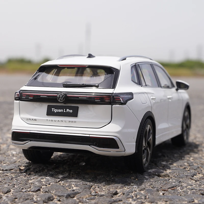 1:18 2025 VW Tiguan L PRO SUV Alloy Car Model Diecasts Metal