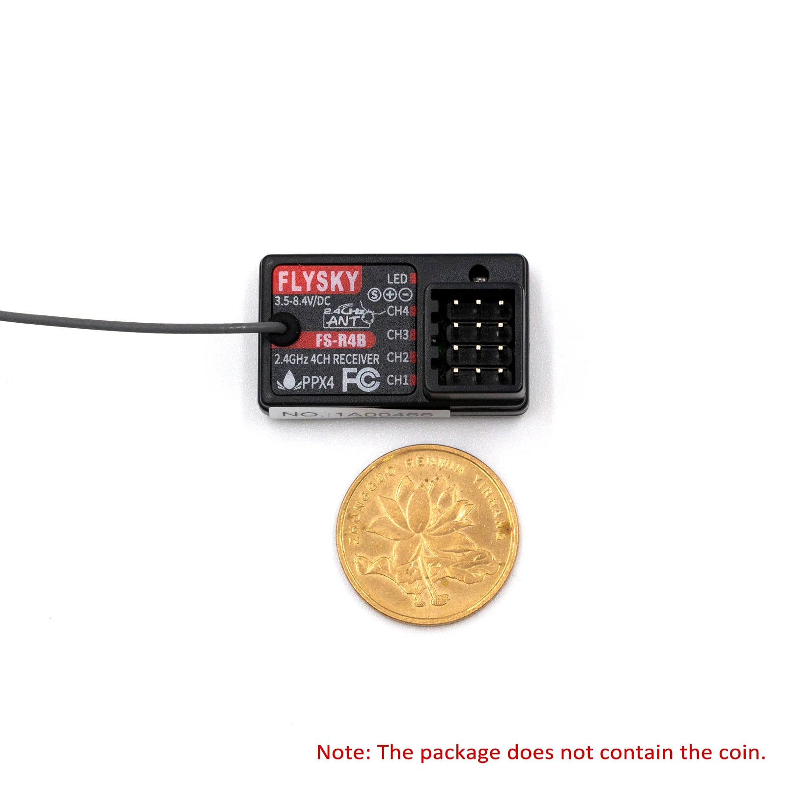 Vue rapprochée du récepteur FS-R4B montrant les ports de connexion pour voiture RC
