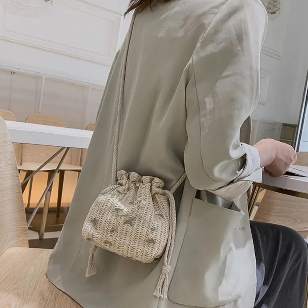 Fashion Small Shoulder Bags Women Beach Straw Woven Flower Embroidery Bags Ladies Lace Crossbody Handbags Drawstring Bucket Bag