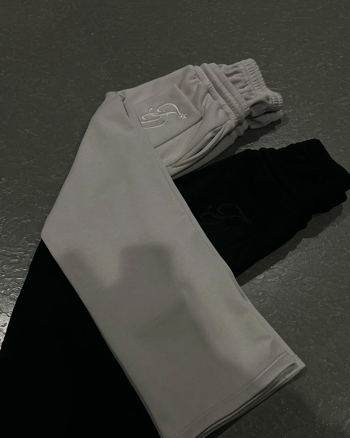 Harajuku Loose Double Waisted Sweatpants Y2K American Solid Color Letter Embroidery Casual Pants Hip Hop Drawstring Waist Jogger 4