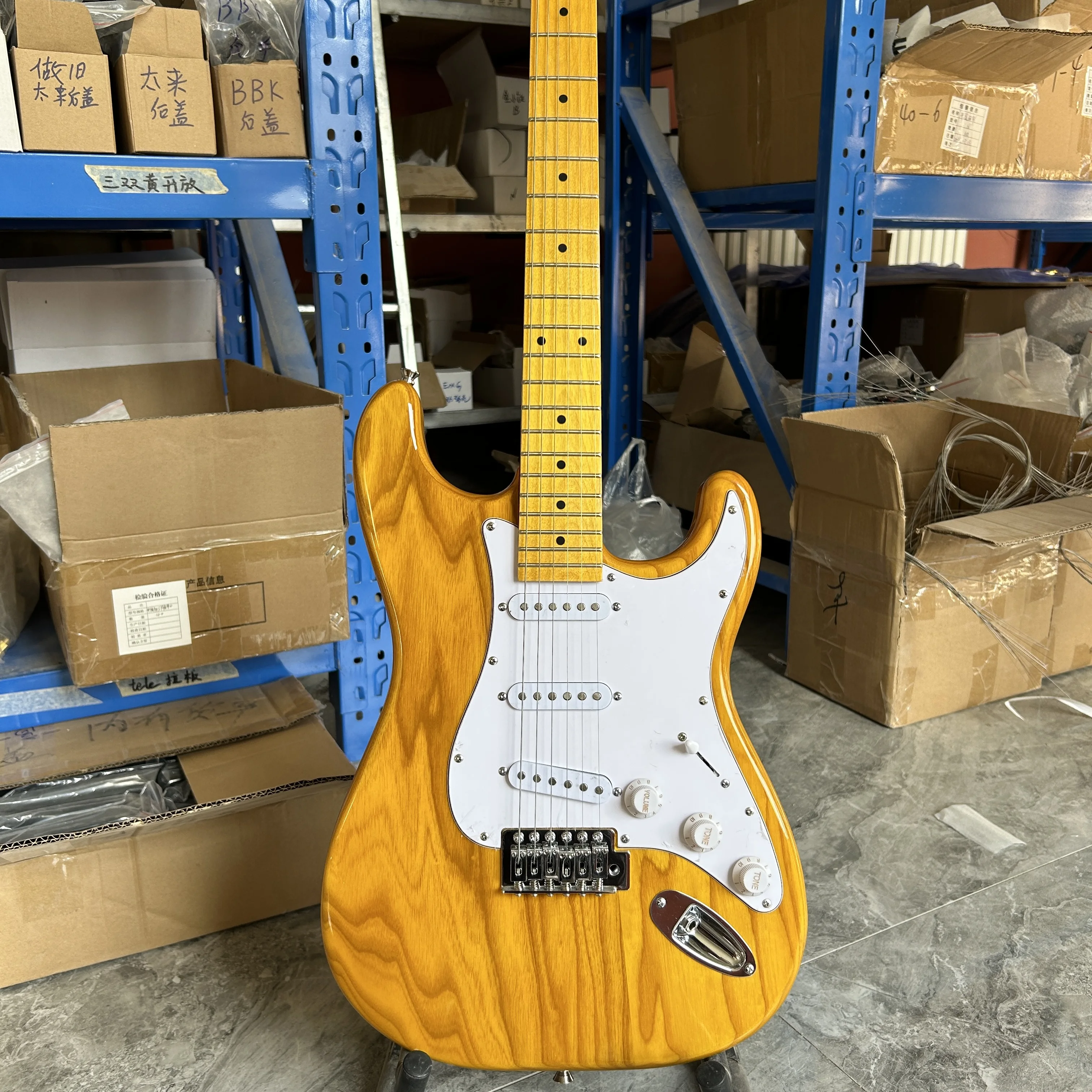 

St Electric Guitar, Basswood Body, Maple Fingerboard, Transparent Yellow Color, 6 Strings Guitarra, Free Ship