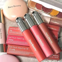 Rare Beauty Liquid Blush, fini soyeux et lisse, naturel, longue tenue, effet repulpant, Happy Hope Delight, rouge à lèvres teinté, gloss, maquillage 2