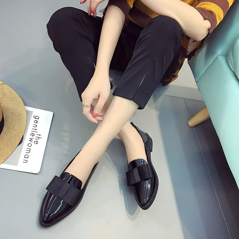 2024 New Women's Loafers Bow Decor Pointed Toe Flat Shoes for Women Patent Leather Shallow Mouth Commuter Daily Casual Shoes 3