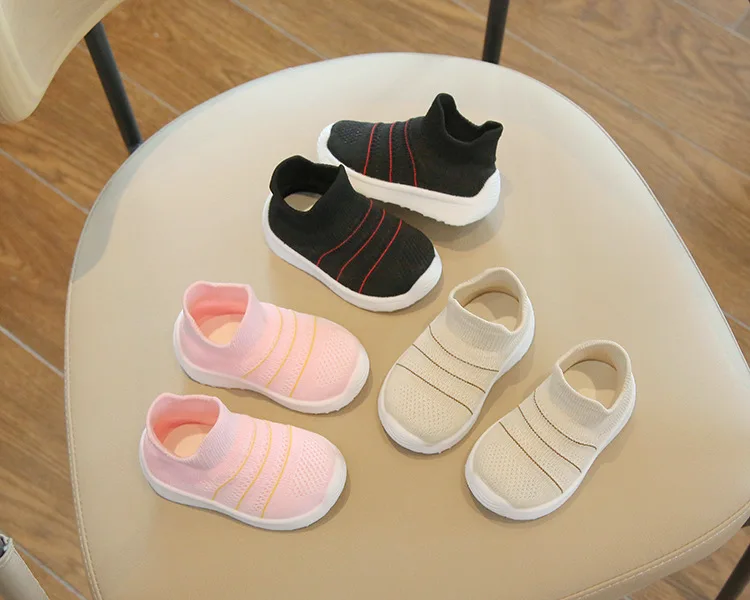 Description Picture 4 of itemNew Slip-on Toddler Shoes Baby First Walkers Boys Girls Autumn Non-Slip Classic Plaid Sneakers Sport Shoes Soft Daily Shoes