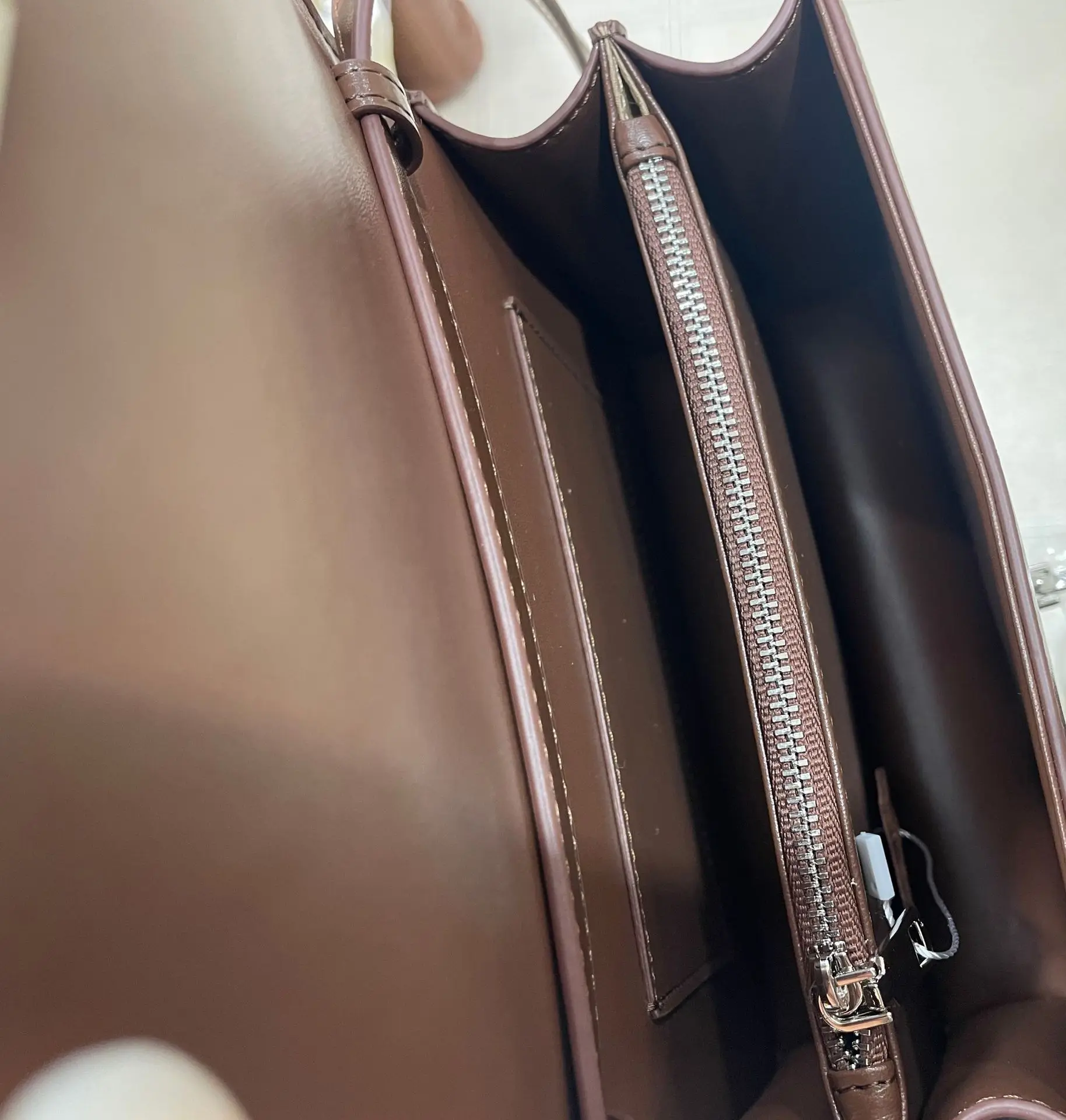 Borsa a mano da donna in vera pelle elegante per tutti i giorni_voghion.com
