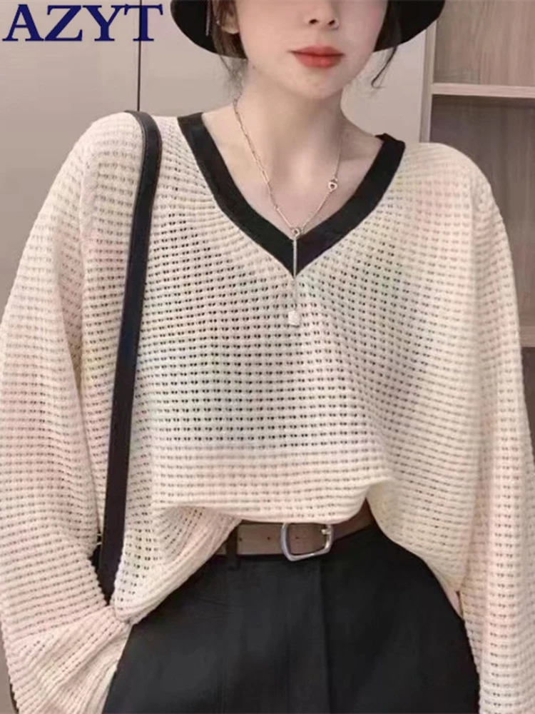 

Женский трикотажный пуловер с V-образным вырезом и вставками