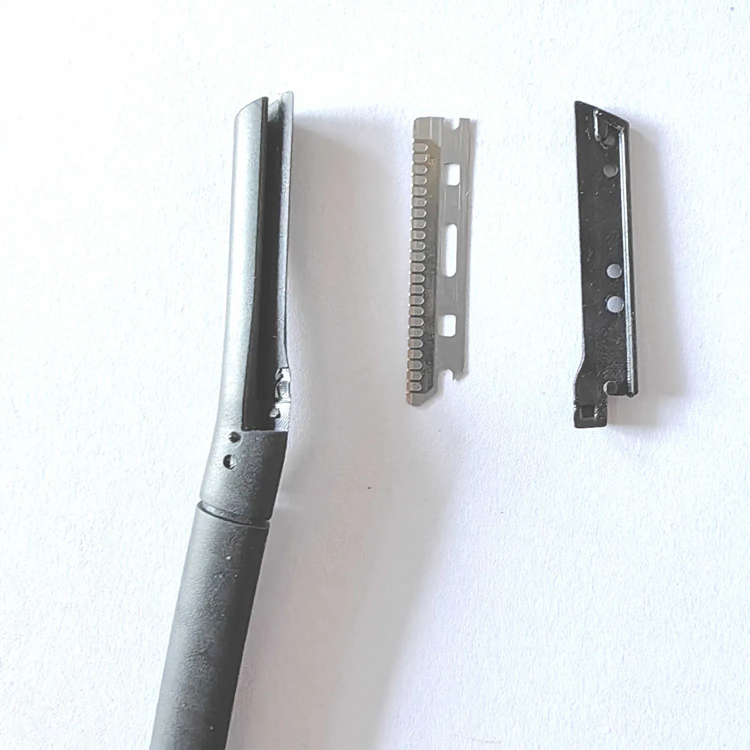 Eyebrow Trimmer for Women and Men, Ergonomic Eyebrow Shaper and Facial Razor for Beard, moustache, Razor Beauty Tool