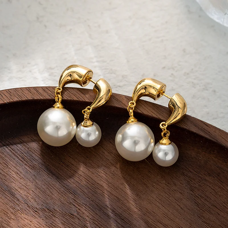 

Light luxury fashion vintage imitation pearl earrings women
