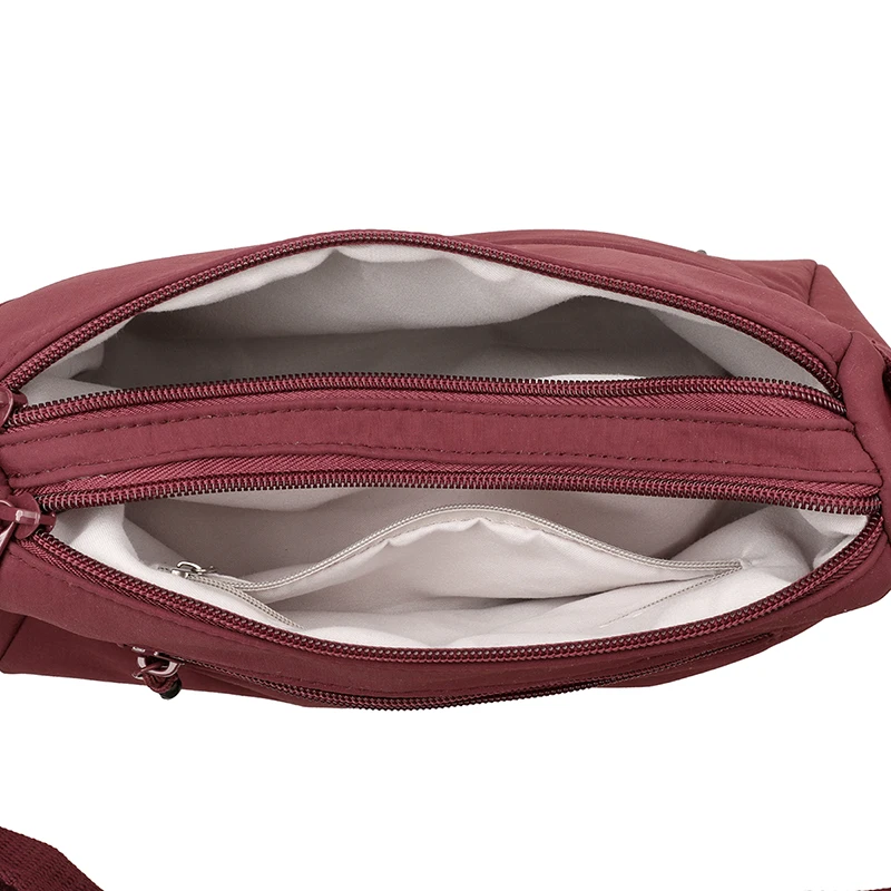 Ladies' vintage messenger bag with zipper closure, suitable for daily commuting and casual outings