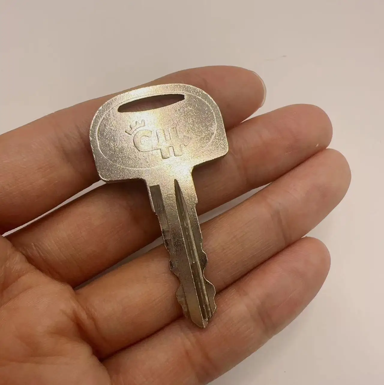 Ignition Start Key 1PC Ignition Start Key For SANY Excavator SY16/35/55C/60/65/75/135/155/215/235/285/365