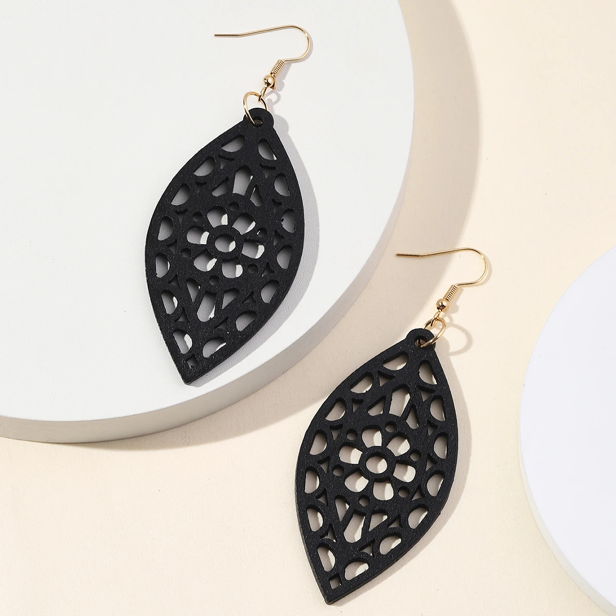 Полые деревянные серьги с узором листьев и цветов, модные женские серьги, украшения в подарок