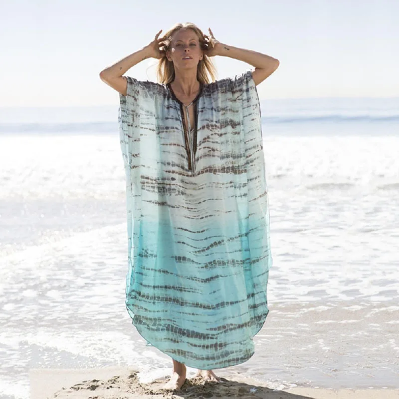 

Женская пляжная блузка с глубоким V-образным вырезом и принтом