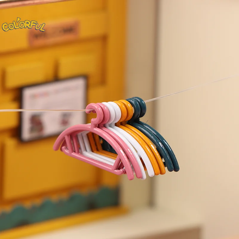 

2Pcs 1:12 Dollhouse Alloy Clothes Dress Hanger Simulation Coat Hanger Dolls House Mini Decoration Dollhouse Accessories