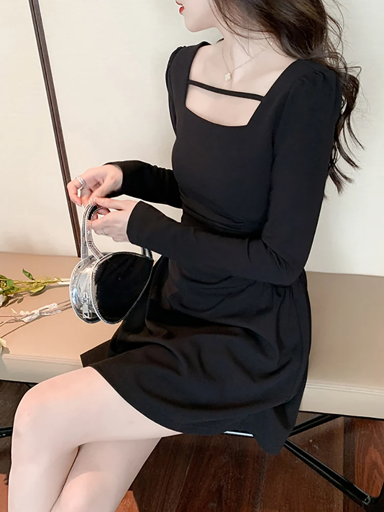 Vestido Negro Corto Pegado Manga Larga Cuello Redondo Vestido